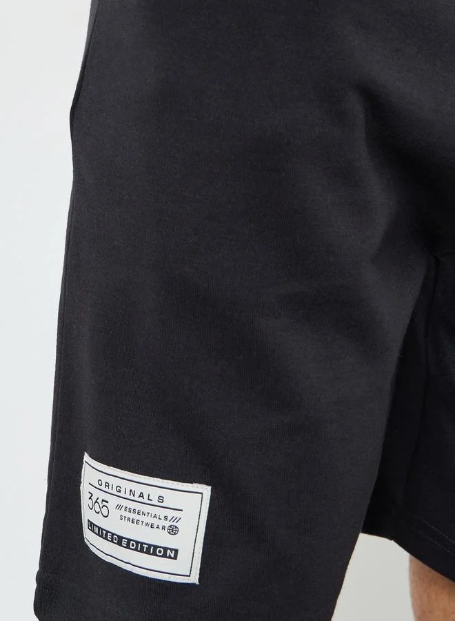 ستايلي شورت محبوك سادة بخصر برباط للرجال